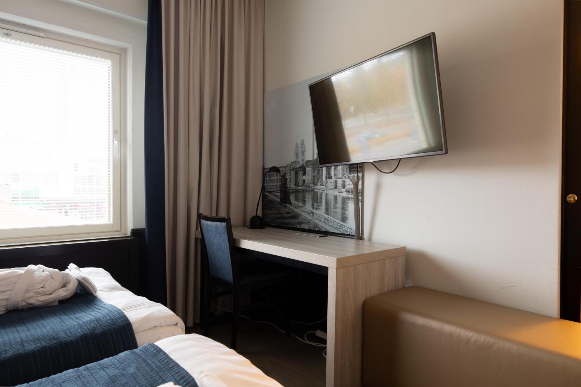 Hotel Oscar วาร์เคาส์ ภายนอก รูปภาพ