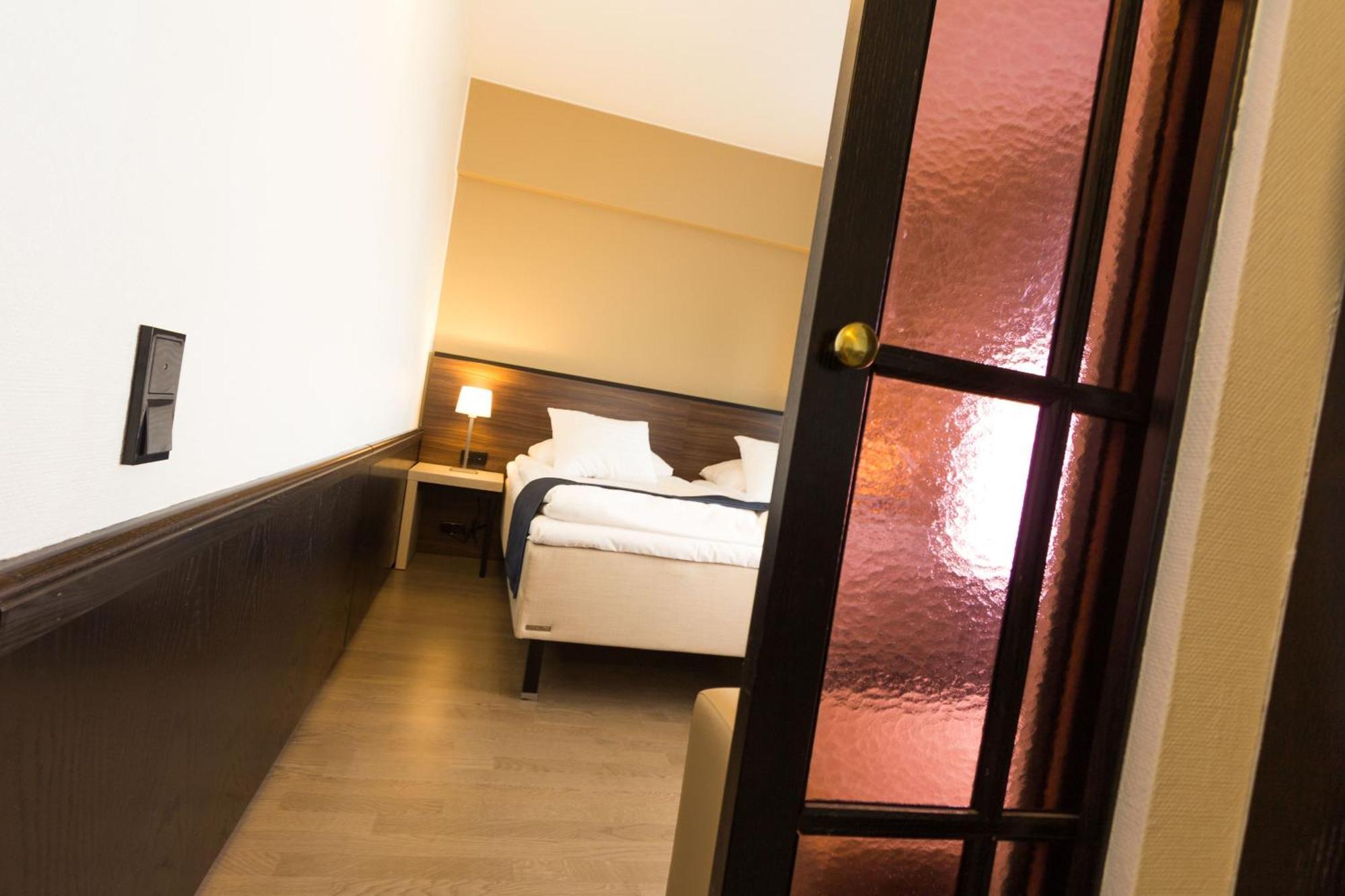 Hotel Oscar วาร์เคาส์ ภายนอก รูปภาพ