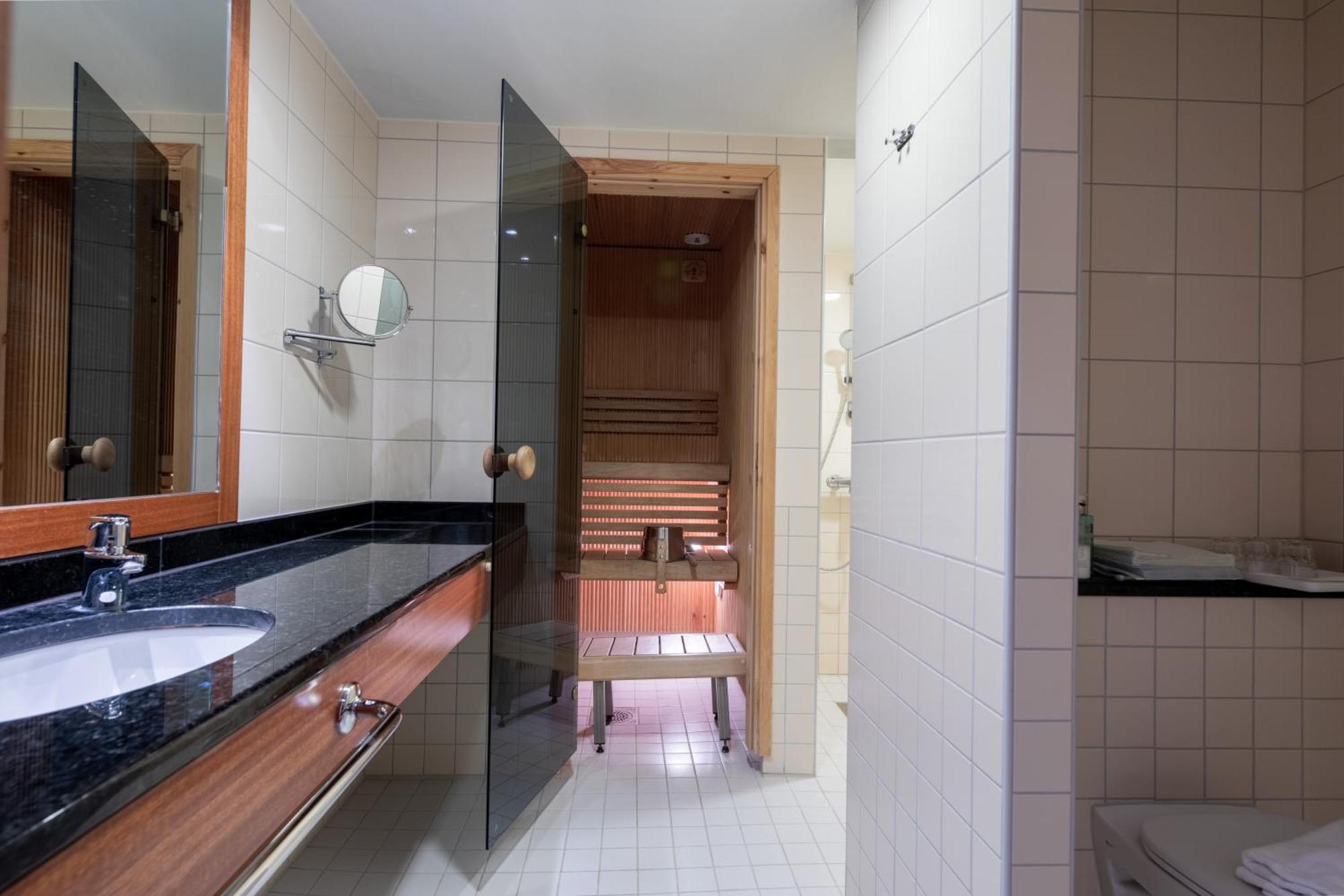 Hotel Oscar วาร์เคาส์ ภายนอก รูปภาพ