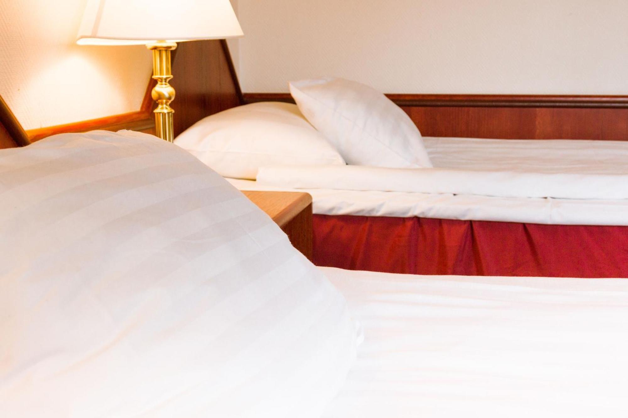 Hotel Oscar วาร์เคาส์ ภายนอก รูปภาพ